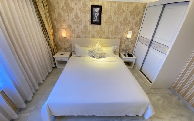 Lucky 8 Hotel