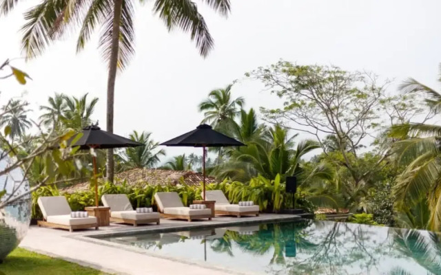 Cool and Contemporary Hilltop Villa With Ocean Views