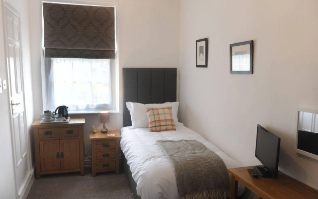 Ty Helyg Guest House