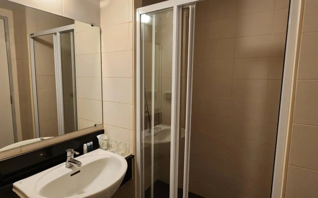 Prom Ratchada Hotel