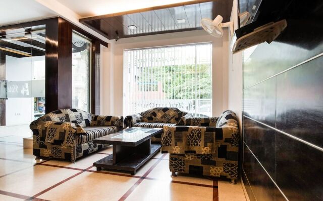 Oyo 43670 Hotel Apra Deluxe