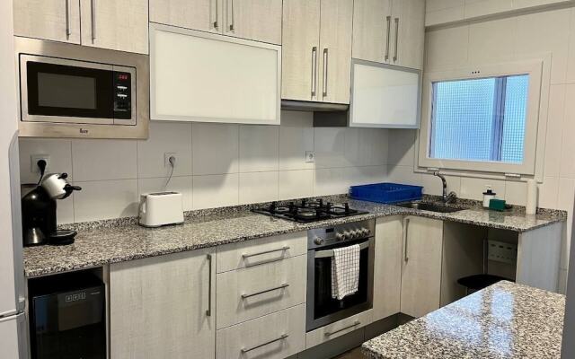 Amplio apartamento cerca FIRA y Centro