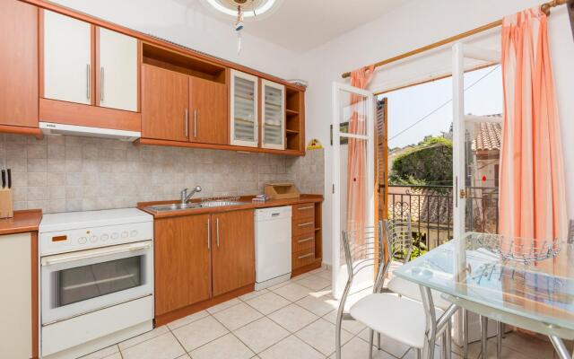 Anna Apartment