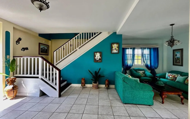 Luxury 5-bed Villa in Tobago The Big Yellow House — фото 5