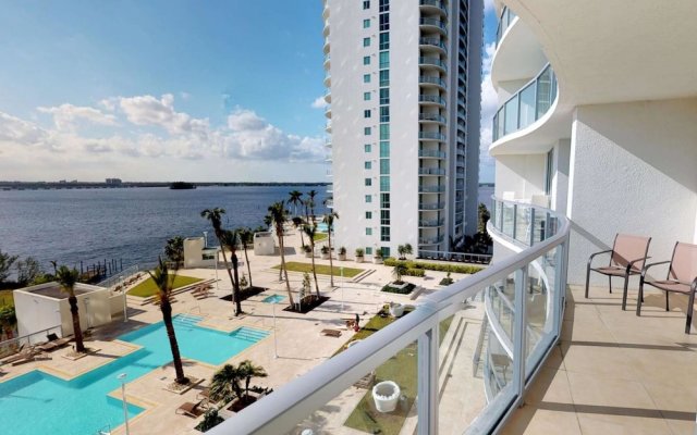 3000 Oasis Grand Blvd #803