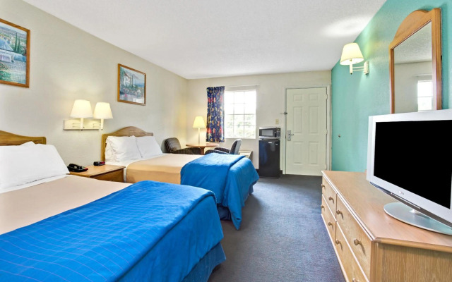 Travelodge Suites by Wyndham MacClenny/I-10