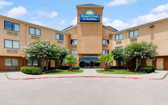 Days Inn & Suites by Wyndham DeSoto