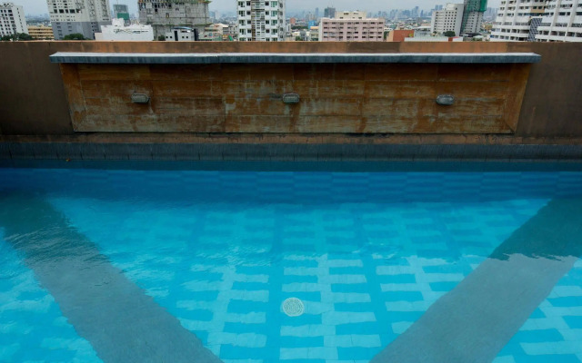 V Hotel