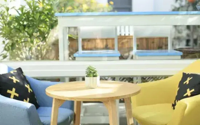 Seven Seconds Time Capsule Youth Hostel