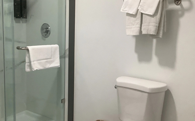 Super 8 by Wyndham Oceanside Downtown