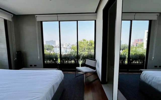 w Amazing 2BR With Elegant Balcony in Roma Nte