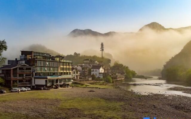 Gouhuo Shanzhuang Xipan Xingkong Yongchi Family Vacation Homestay (Yueliangwan Jingqu)
