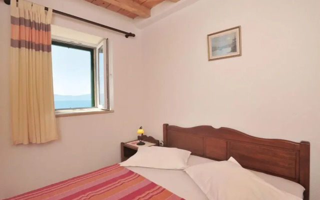 Beautiful Home in Brist With 2 Bedrooms and Wifi