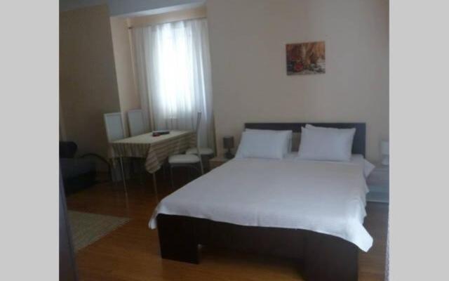 Roman Gardens Studio Apartment