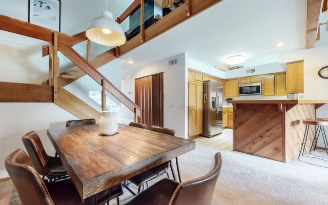 Snowcreek Iv #594 3 Bedroom Condo