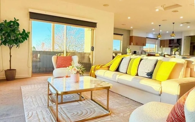 StayAU Coastal 5BR Escape Pool Table — 3-star hotel in Clifton Springs