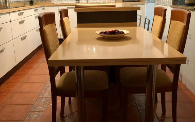 Casa grande con piscina