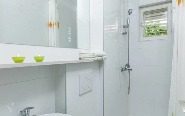 Jadro - 250 m From Beach - A2gornji