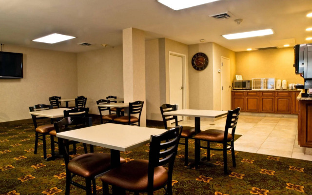 Comfort Inn & Suites Spring Lake - Fayetteville near Fort Bragg