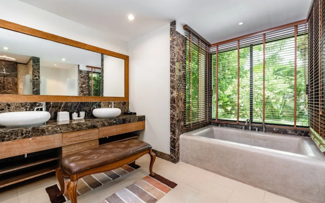 Champagne Pool Villa