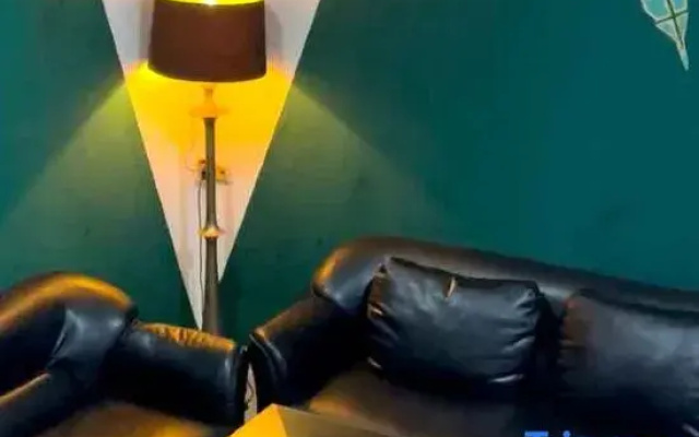 M o M Guest House