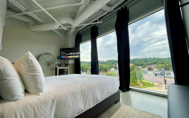 Arch and Cable Hotel