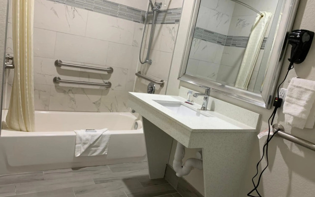 Scottish Inn & Suites - IAH Airport
