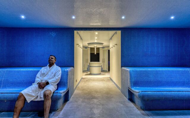 Zenitude Hotel la Valadière, an Ascend Collection Hotel