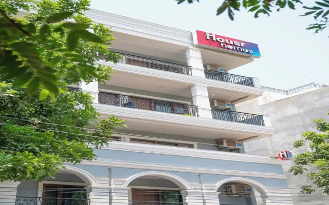 Housr 1 RK Apartment Sec 28 Gurgaon Mega