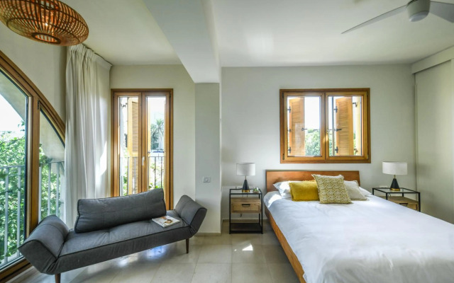 Andromeda 3 Bd apartment with pool & sea view