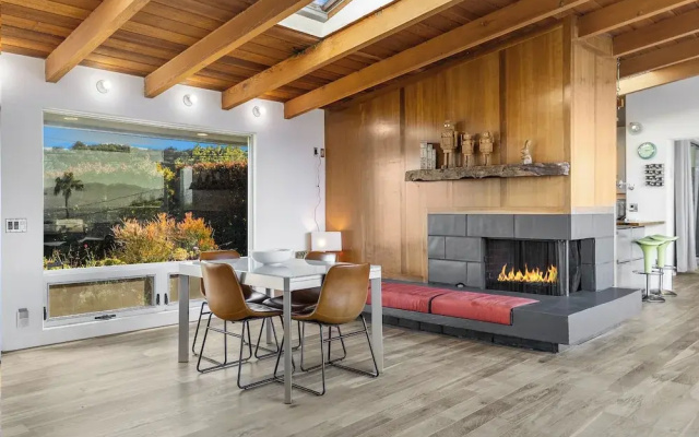 Mulholland View - Mid-century Modern Escape w/ Infinity Pool