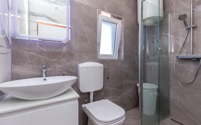 Beautiful Home in Crikvenica With Wifi and 6 Bedrooms