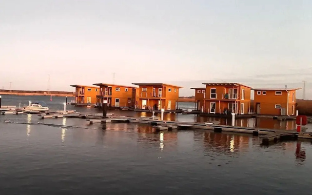 Hausboot in Kroeslin am Bodden