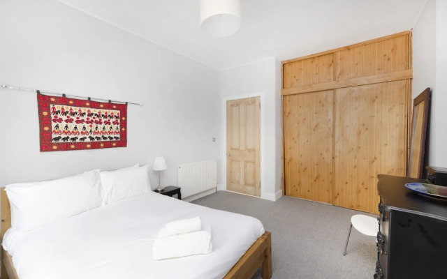 JOIVY Charming 1-Bed Ap Near Leith Links W/ Patio