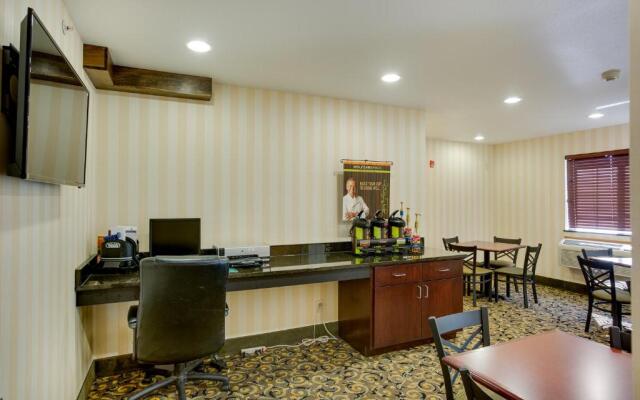 Cobblestone Inn & Suites - Clintonville