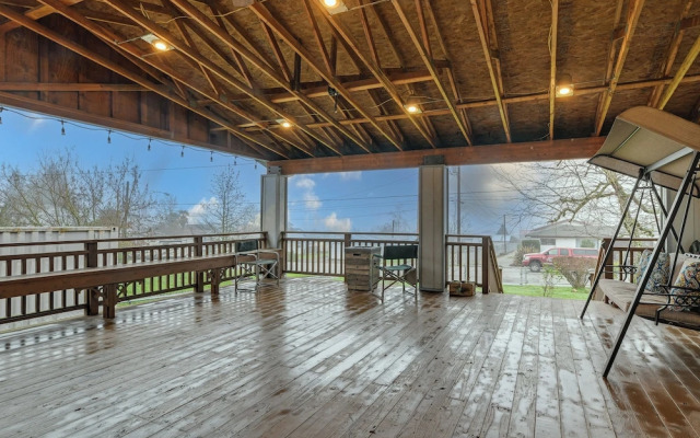 Family-friendly Winston Vacation Rental w/ Deck!