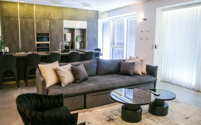 YalaRent Midtown towers TLV