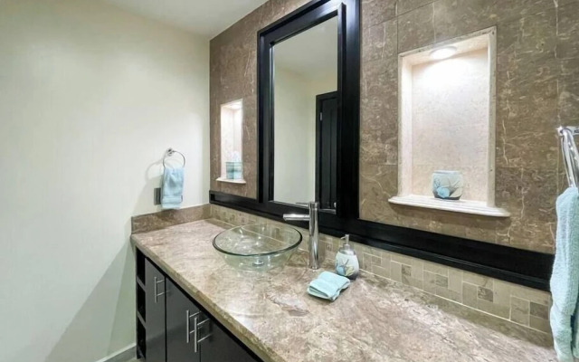 Upscale Ocean View Condo Close to it all Great