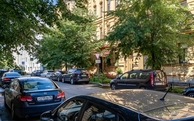 Метры в центре на улице Лахтинская 9