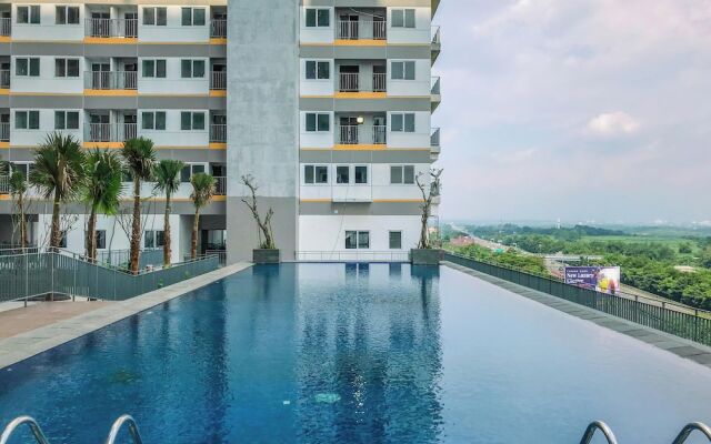 Homey And Restful Studio Royal Sentul Park Apartment