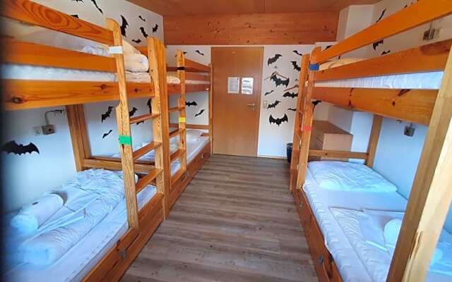 Alpking Hostel