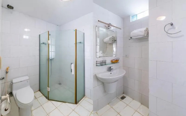 Super Oyo 266 Golden Gate