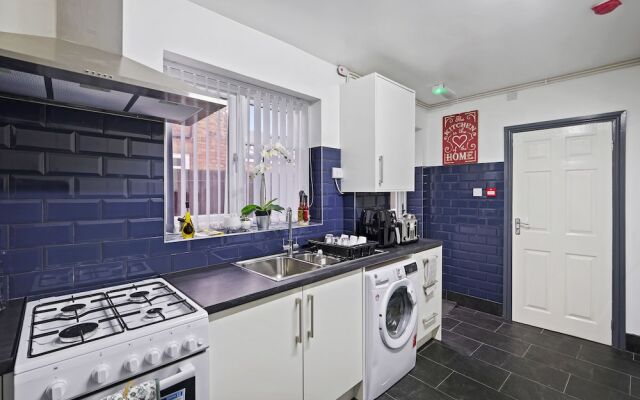 Stunning 5bed House in Birmingham Contractors Also
