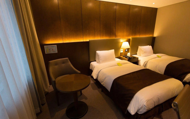 The Central Plaza Hotel