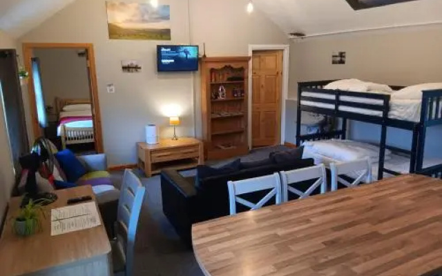 Mattys Pub & Apartments