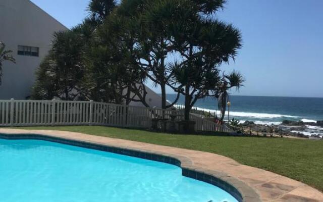 9 Casablance Ballito~Beach on your doorstep.