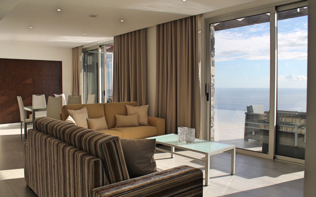 Modern cliff-top villa, panoramic sea-views, A/C, heated pool | Cliffscape