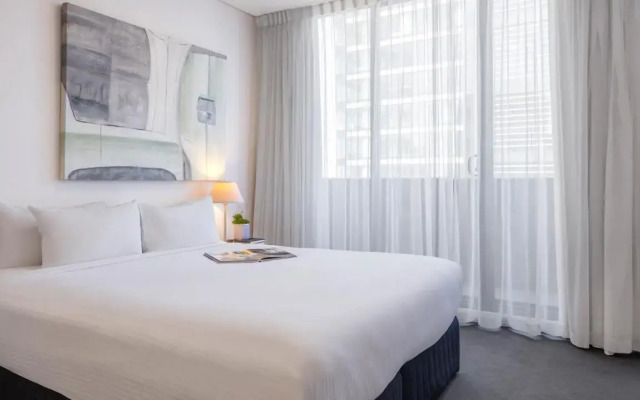 Oaks Melbourne on Collins Suites