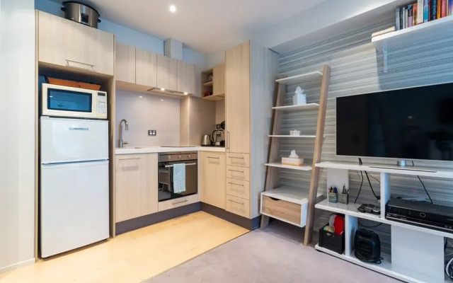 Toodle's Pristine inner-city nest with carpark