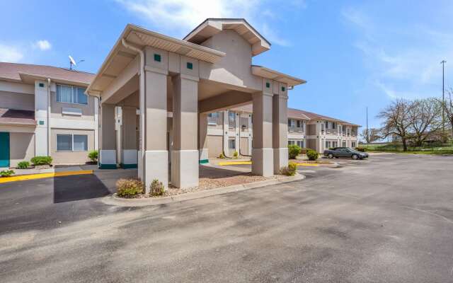 Quality Inn & Suites Omaha Chalco